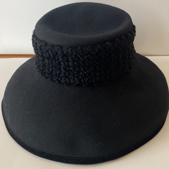 Michael Howard
Black Grosgrain Ribbon Rolled Rim Felted Wool Hat - Picture 2 of 10